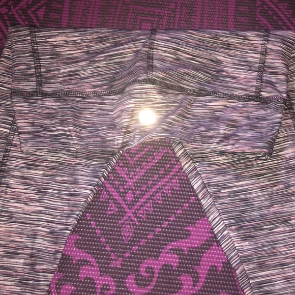 Lululemon cropped leggings - Picture 2 of 3